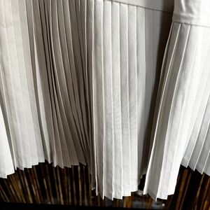 off white Spanx tennis skirt skort with under shorts. xl pleated flirt skirt